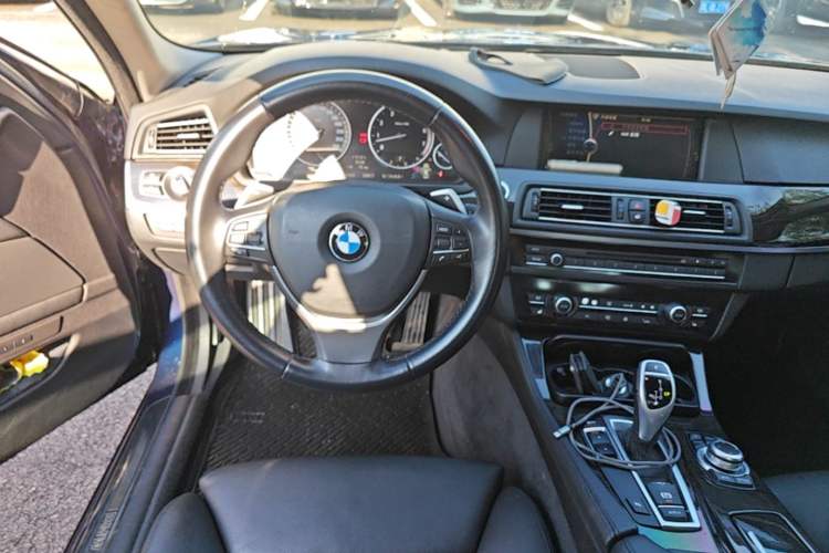 Used BMW 5 Series 2011 535i Luxury Sport Edition Steering Wheel