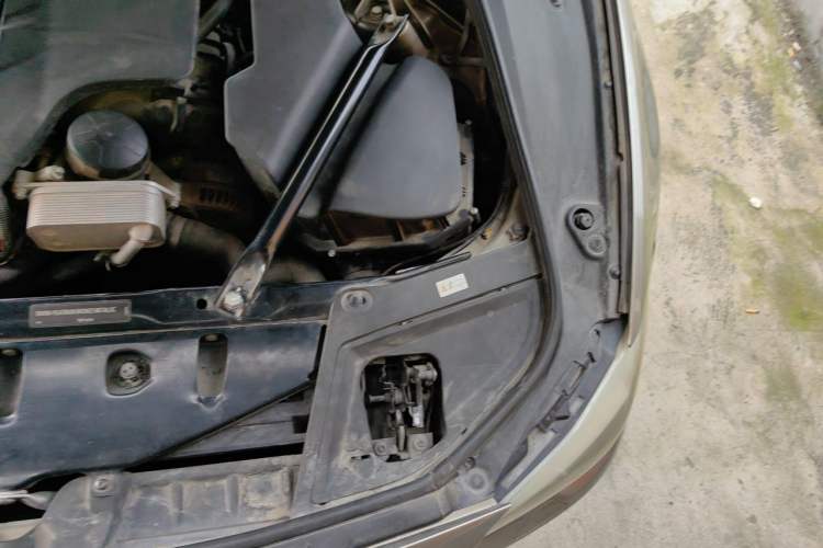 Used BMW 5 Series 2011 523Li Luxury Model Engine Bay Left