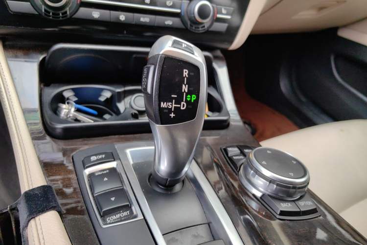 Used BMW 5 Series 2011 523Li Luxury Model Gear Lever