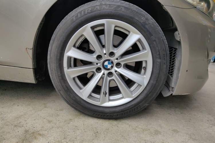 Used BMW 5 Series 2011 523Li Luxury Model Right Front Wheel Hub