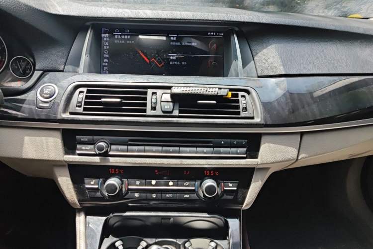 Used BMW 5 Series 2011 523Li Leading Model Audio And AC Panel