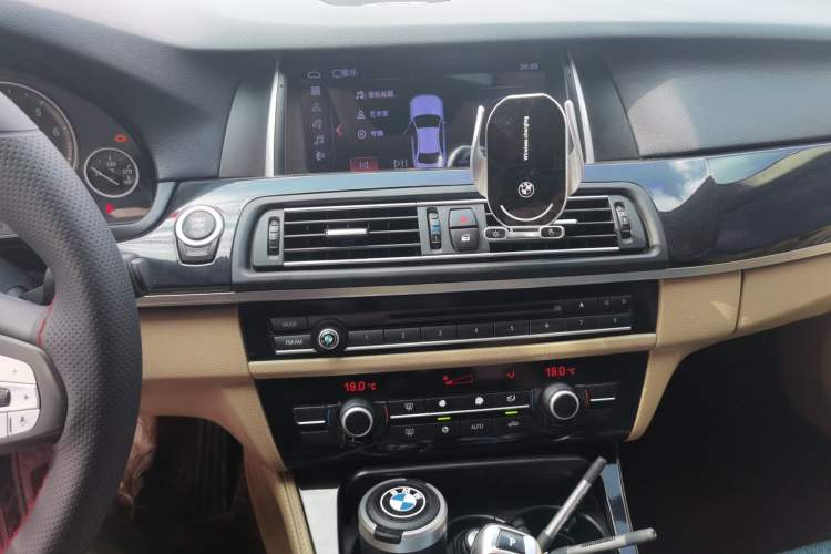 Used BMW 5 Series 2011 520Li Elegant Model Audio And AC Panel