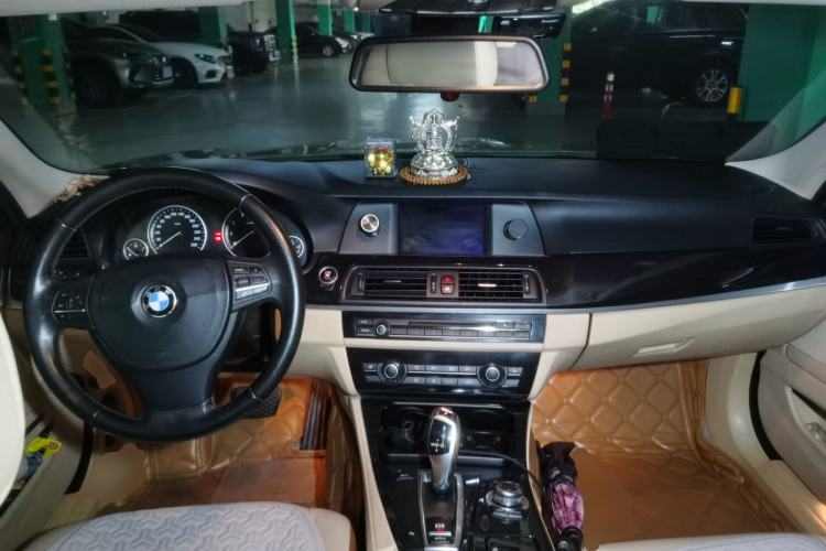 Used BMW 5 Series 2011 523Li Leading Model Center Console