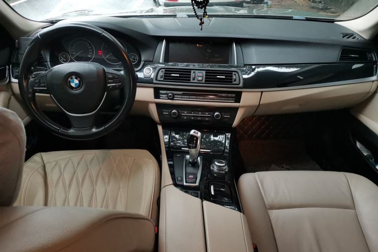 Used BMW 5 Series 2011 520Li Elegant Model Center Console