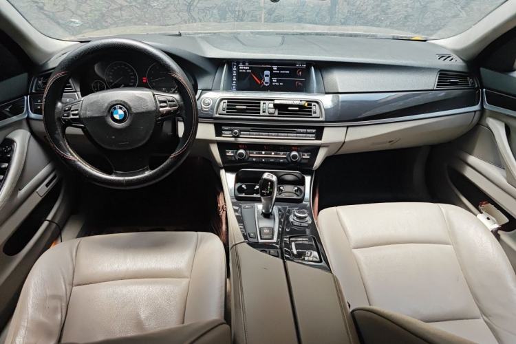 Used BMW 5 Series 2011 523Li Leading Model Center Console