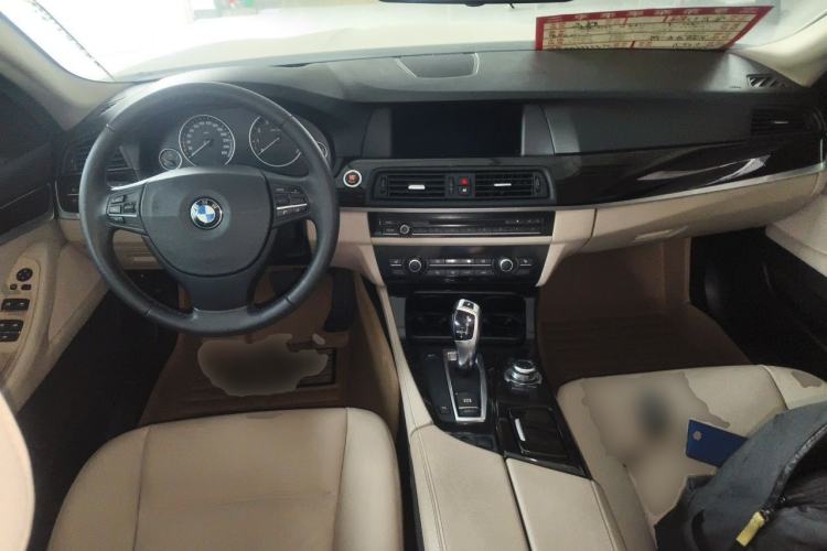 Used BMW 5 Series 2011 523Li Luxury Model Center Console