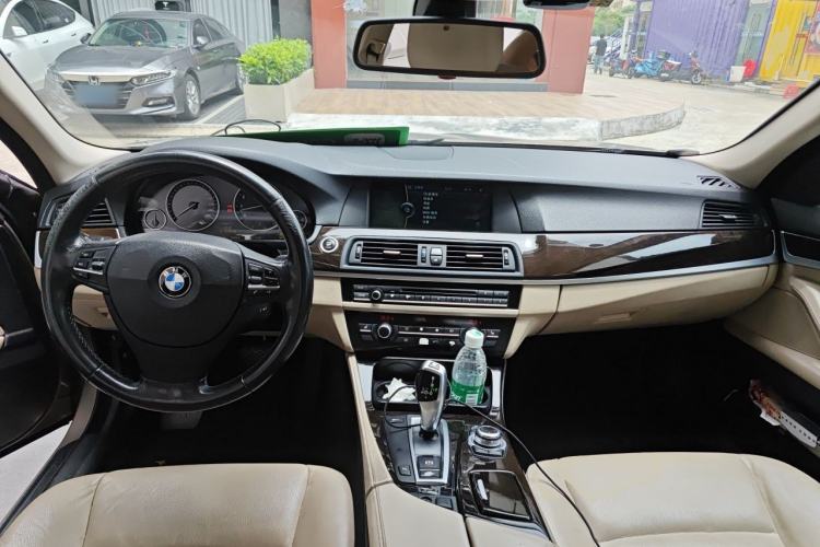 Used BMW 5 Series 2011 523Li Luxury Model Center Console