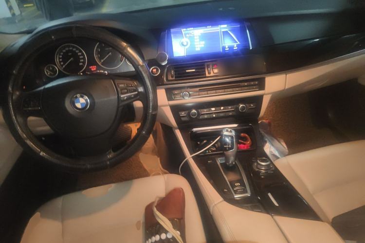 Used BMW 5 Series 2011 523Li Leading Model Center Console