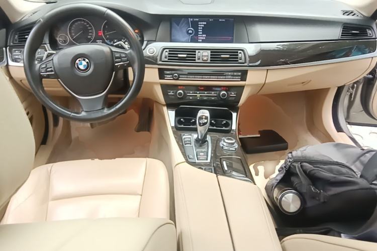 Used BMW 5 Series 2011 535Li Leading Model Center Console