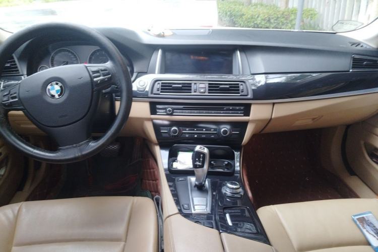 Used BMW 5 Series 2011 520Li Elegant Model Center Console