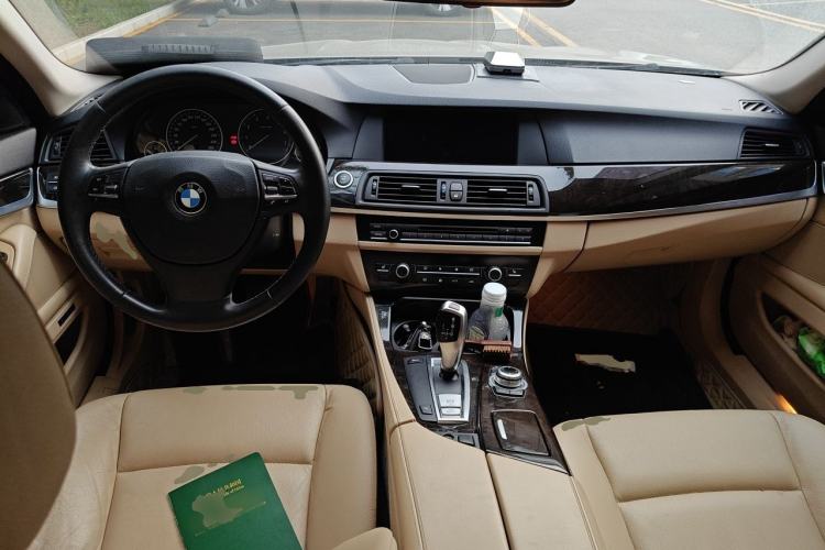 Used BMW 5 Series 2011 523Li Luxury Model Center Console