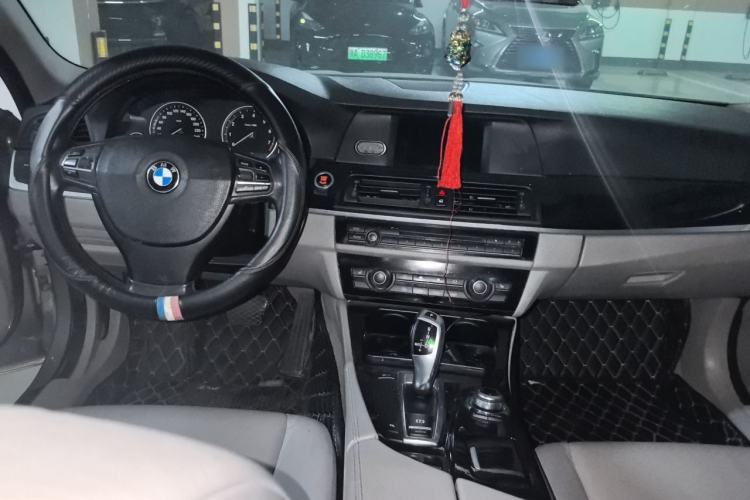 Used BMW 5 Series 2011 523Li Leading Model Center Console