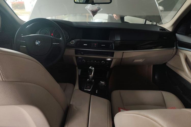 Used BMW 5 Series 2011 523Li Luxury Model Center Console