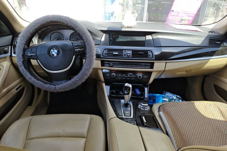 Used BMW 5 Series 2011 523Li Luxury Model Center Console