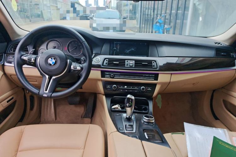 Used BMW 5 Series 2011 523Li Luxury Model Center Console