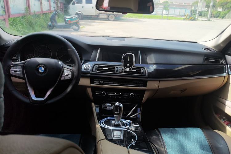 Used BMW 5 Series 2011 520Li Elegant Model Center Console