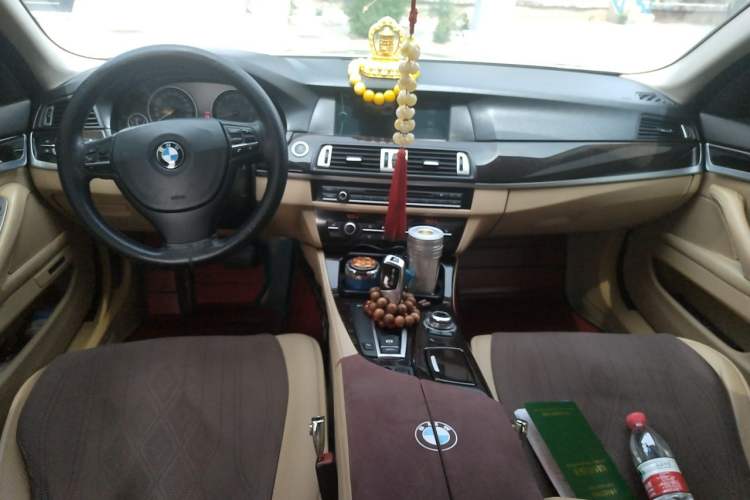 Used BMW 5 Series 2011 523Li Luxury Model Center Console