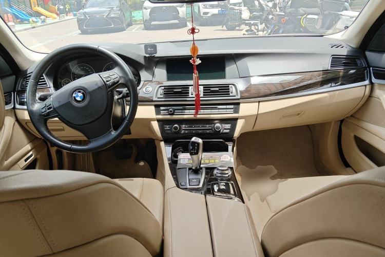 Used BMW 5 Series 2011 523Li Luxury Model Center Console