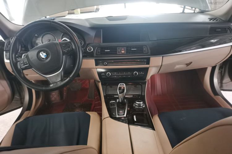 Used BMW 5 Series 2011 535Li Leading Model Center Console