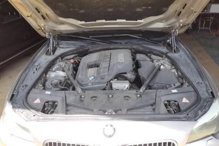 Used BMW 5 Series 2011 523Li Leading Model Engine Bay