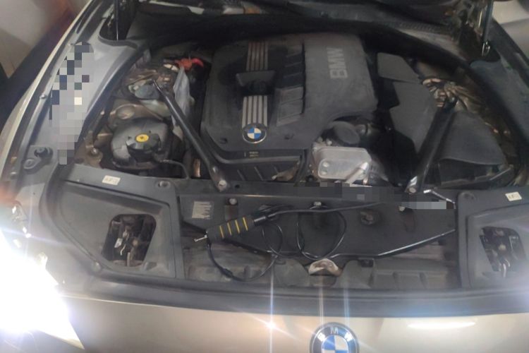 Used BMW 5 Series 2011 523Li Leading Model Engine Bay