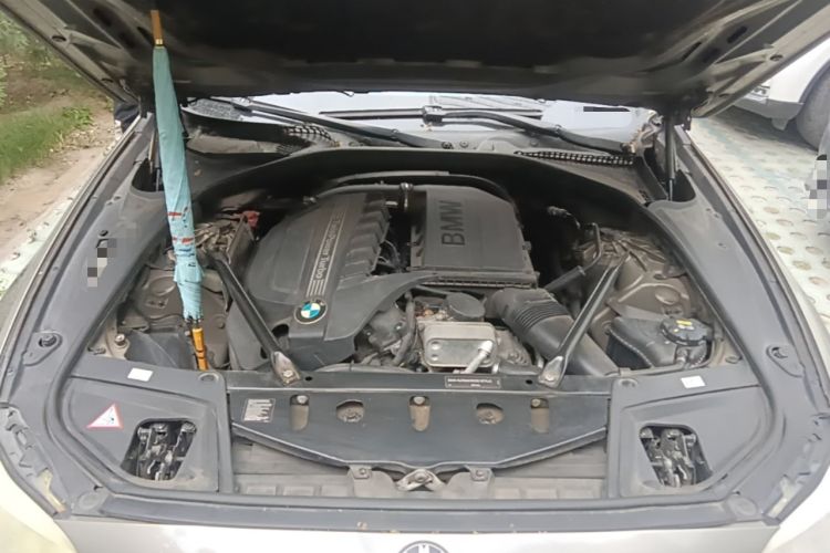 Used BMW 5 Series 2011 535Li Leading Model Engine Bay