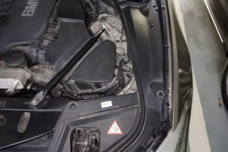 Used BMW 5 Series 2011 523Li Leading Model Engine Bay Left