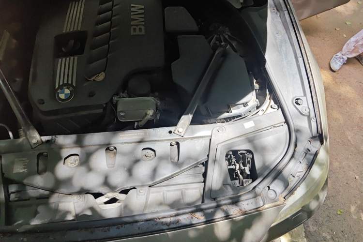 Used BMW 5 Series 2011 523Li Leading Model Engine Bay Left