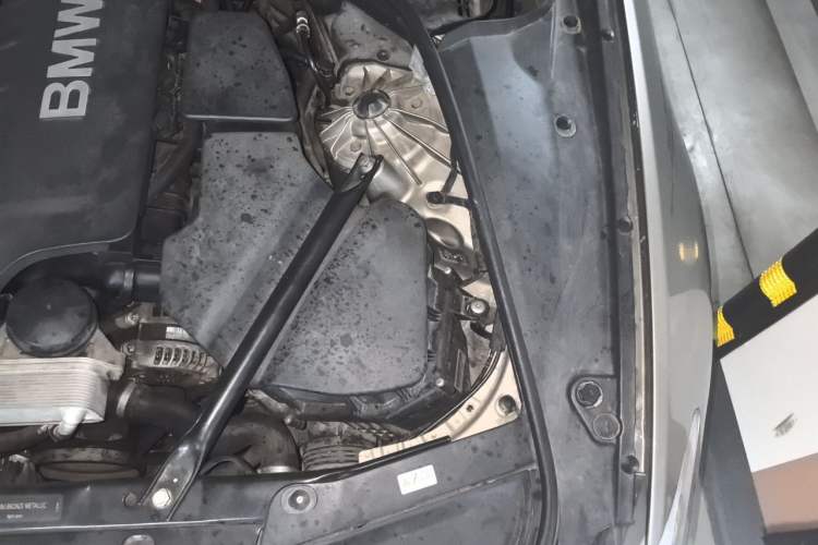 Used BMW 5 Series 2011 523Li Leading Model Engine Bay Left