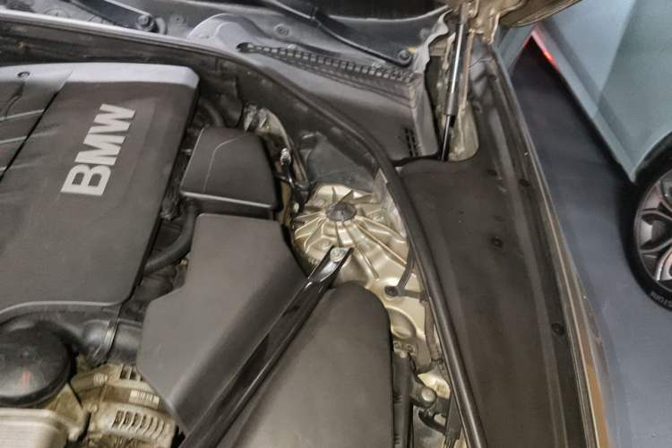 Used BMW 5 Series 2011 523Li Luxury Model Engine Bay Left