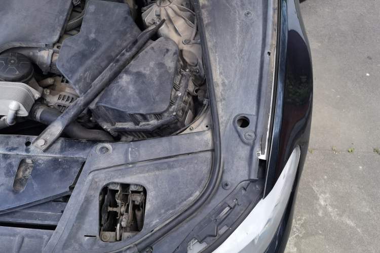 Used BMW 5 Series 2011 520Li Elegant Model Engine Bay Left