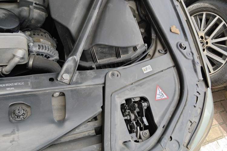 Used BMW 5 Series 2011 523Li Luxury Model Engine Bay Left