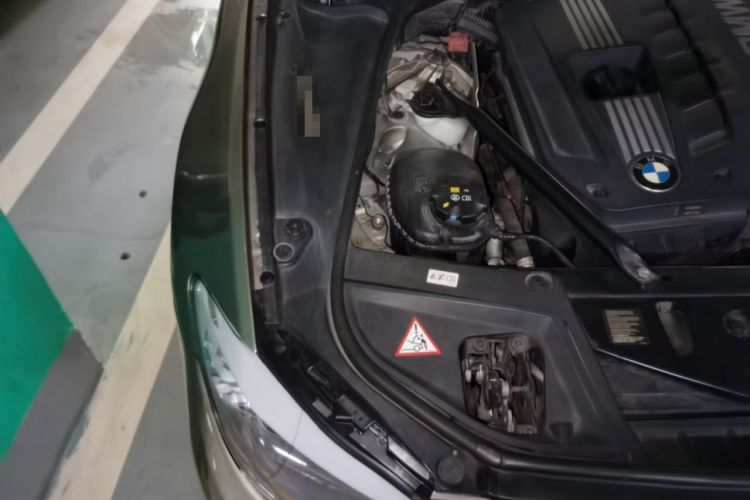 Used BMW 5 Series 2011 523Li Leading Model Engine Bay Right