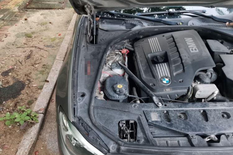 Used BMW 5 Series 2011 520Li Elegant Model Engine Bay Right