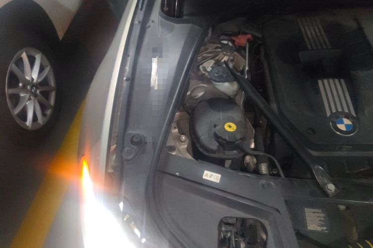 Used BMW 5 Series 2011 523Li Leading Model Engine Bay Right
