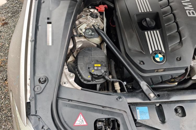 Used BMW 5 Series 2011 520Li Elegant Model Engine Bay Right