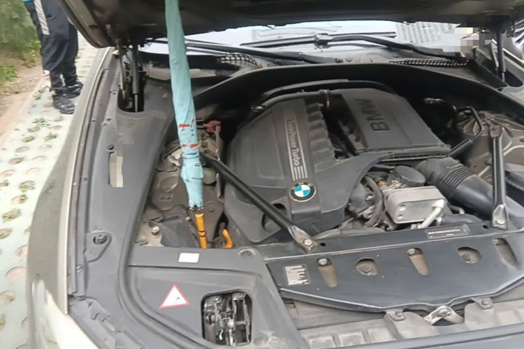 Used BMW 5 Series 2011 535Li Leading Model Engine Bay Right