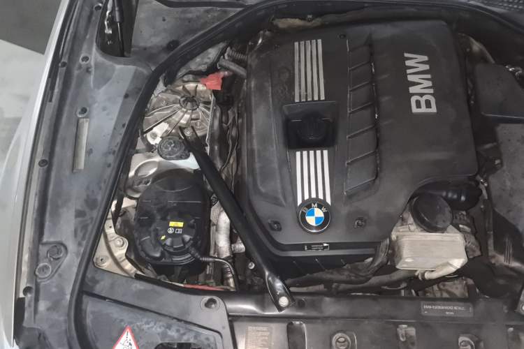 Used BMW 5 Series 2011 523Li Leading Model Engine Bay Right