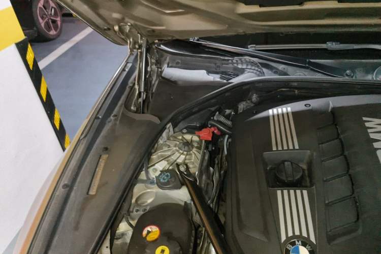 Used BMW 5 Series 2011 523Li Luxury Model Engine Bay Right