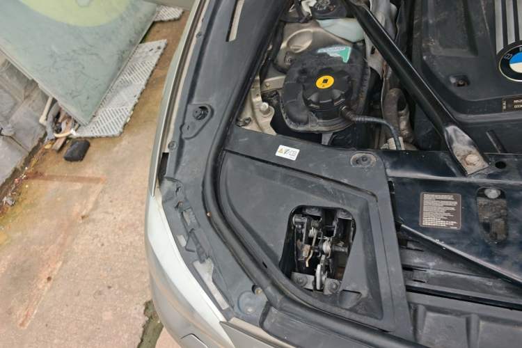 Used BMW 5 Series 2011 523Li Luxury Model Engine Bay Right