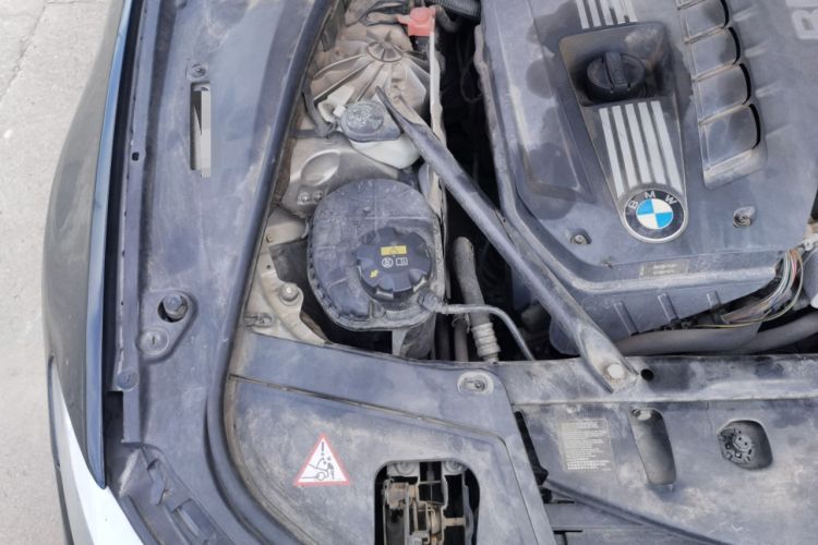 Used BMW 5 Series 2011 520Li Elegant Model Engine Bay Right