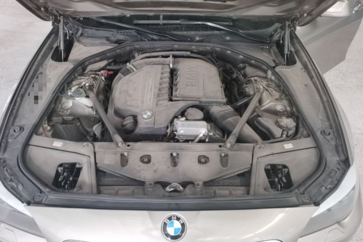 Used BMW 5 Series 2011 535Li Leading Model Engine Bay