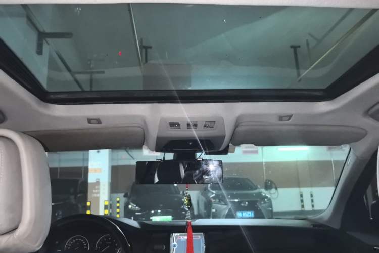 Used BMW 5 Series 2011 523Li Leading Model Headliner
