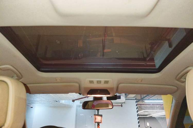 Used BMW 5 Series 2011 523Li Luxury Model Headliner