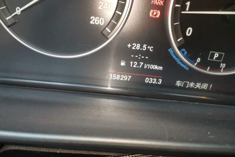 Used BMW 5 Series 2011 520Li Elegant Model Odometer Close Up