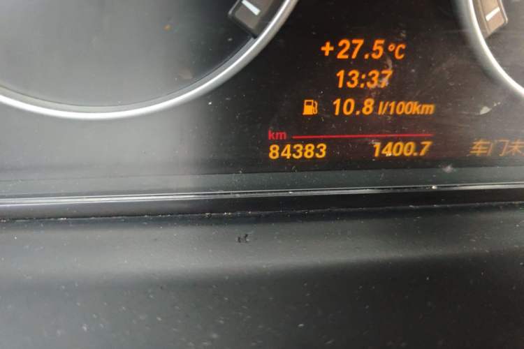 Used BMW 5 Series 2011 520Li Elegant Model Odometer Close Up