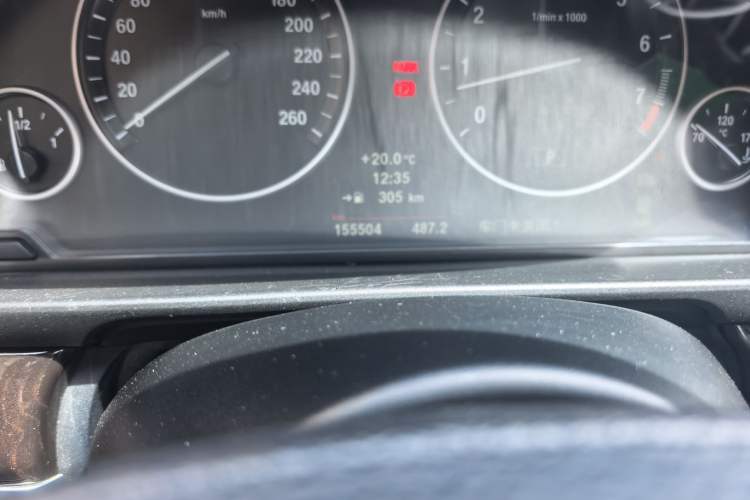 Used BMW 5 Series 2011 520Li Elegant Model Odometer Close Up