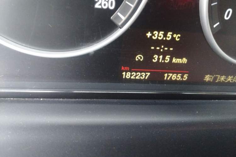 Used BMW 5 Series 2011 520Li Elegant Model Odometer Close Up