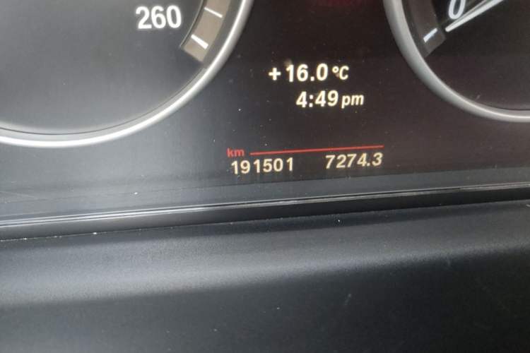 Used BMW 5 Series 2011 528Li Leading Model Odometer Close Up