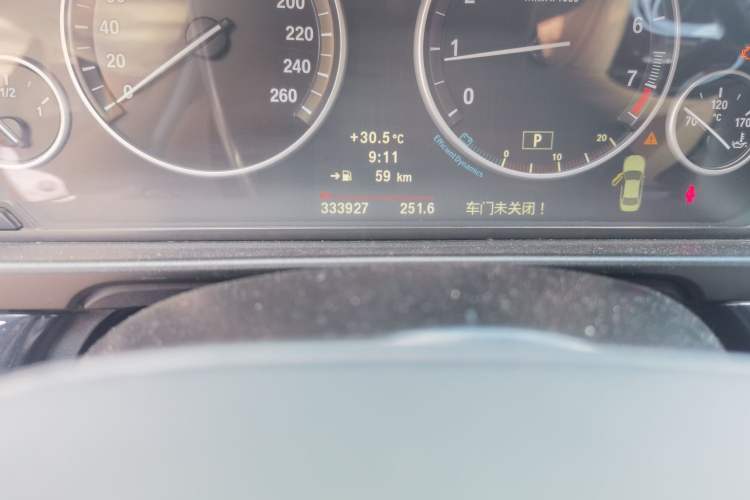 Used BMW 5 Series 2011 520Li Elegant Model Odometer Close Up